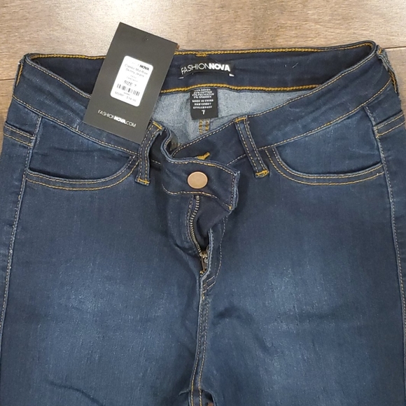 BRAND NEW Classic Mid Rise Skinny Jeans - Picture 3 of 4